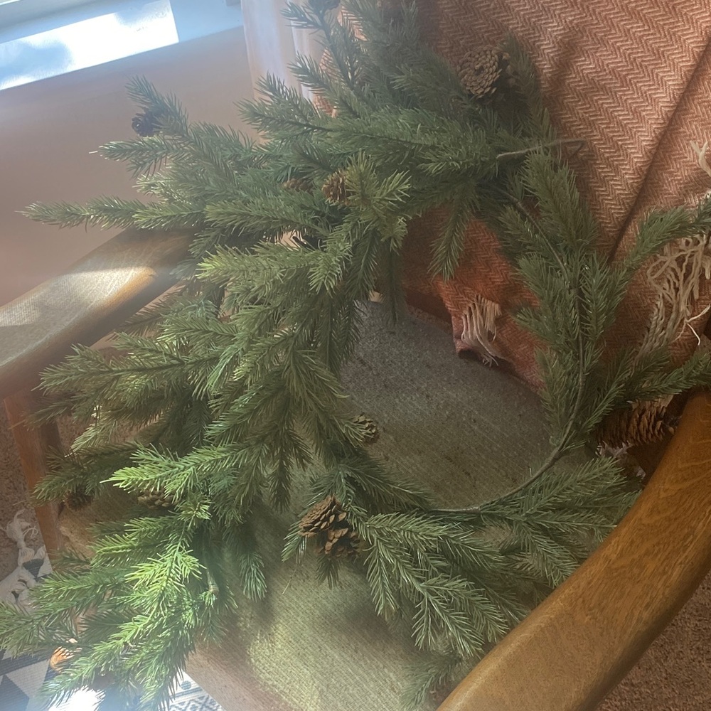Green Pine Garland with Pinecones - Picture 2 of 4